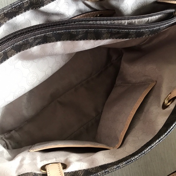 Michael Kors Monogram Jet Set tote - Picture 4 of 8